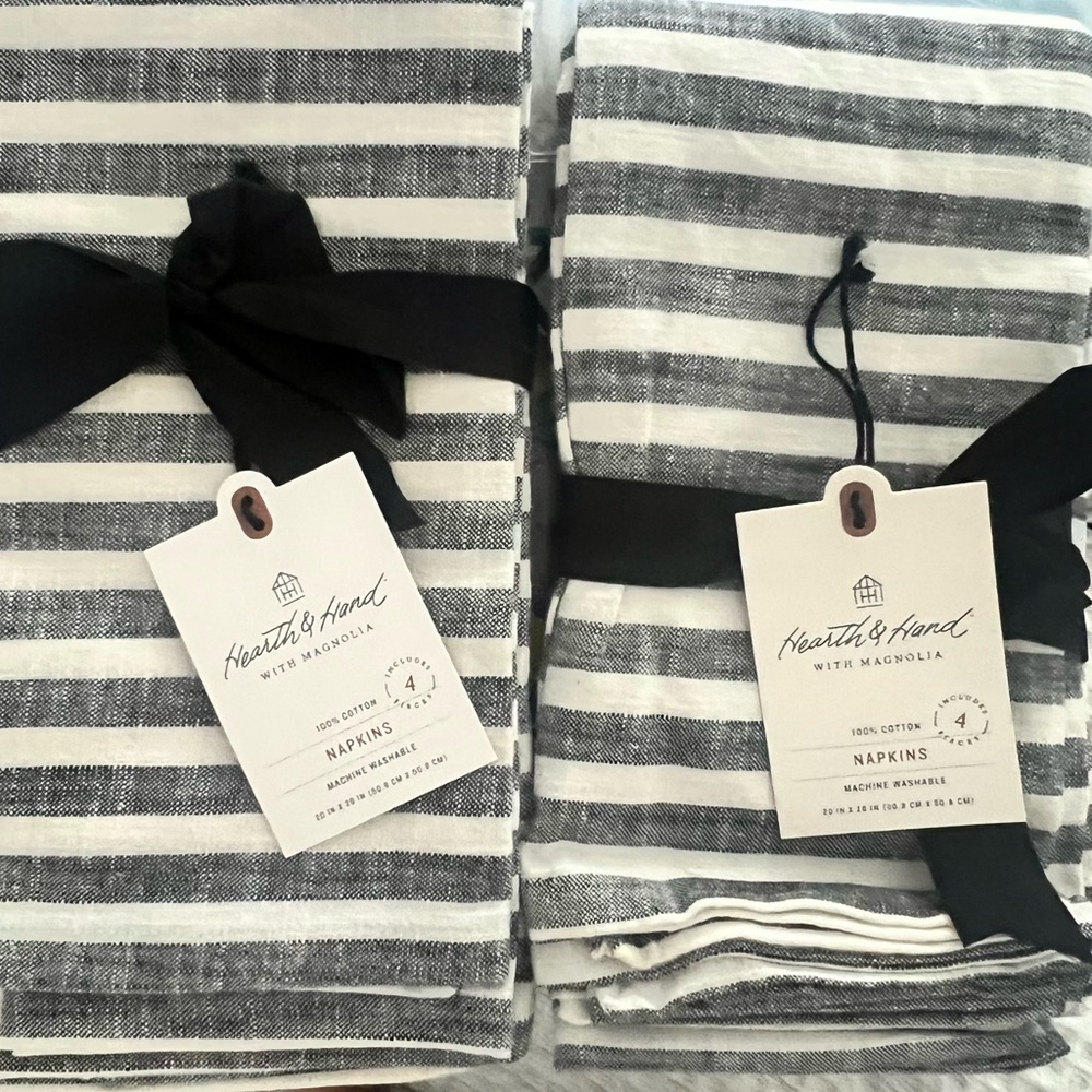 Hearth and Hand cloth napkins. NWT 🎯